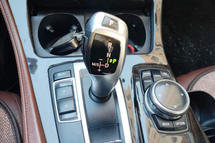 Used BMW 5 Series 2014 528Li xDrive Premium Edition Gear Lever