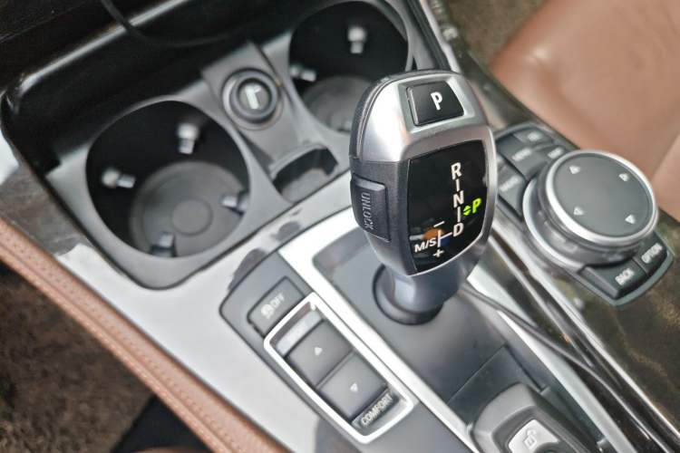 Used BMW 5 Series 2014 528Li xDrive Premium Edition Gear Lever