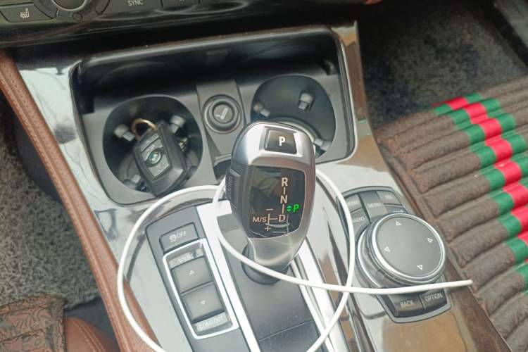 Used BMW 5 Series 2014 528Li xDrive Premium Edition Gear Lever