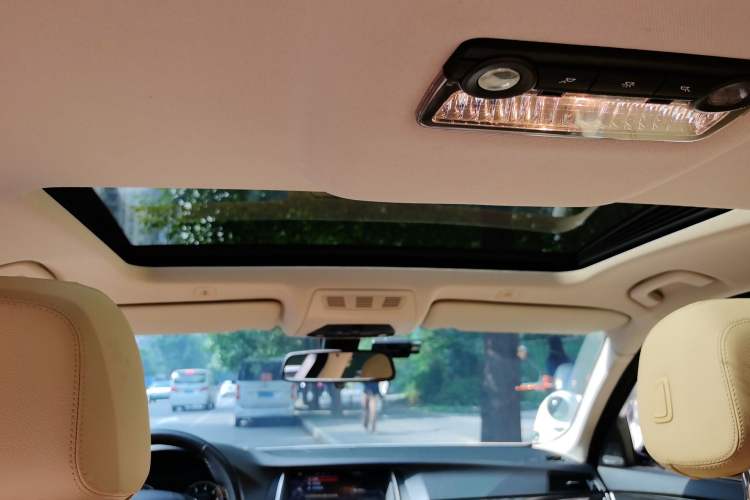 Used BMW 5 Series 2014 525Li Luxury Design Package Headliner