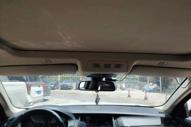 Used BMW 5 Series 2014 525Li Luxury Design Package Headliner