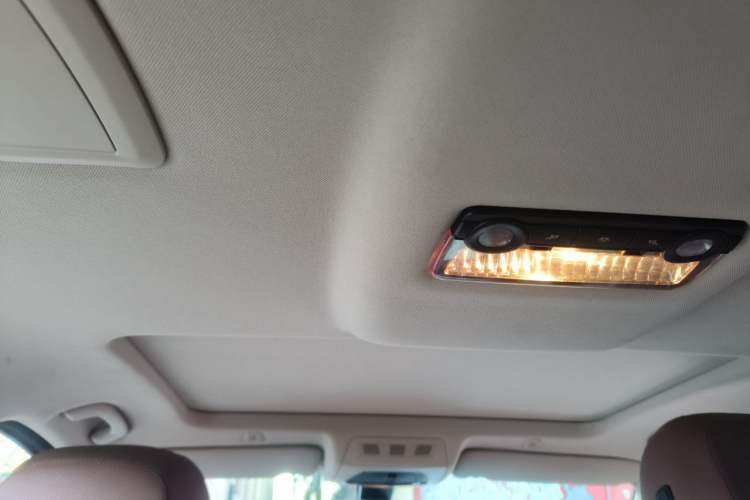 Used BMW 5 Series 2014 525Li Leading Model Headliner