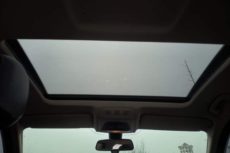 Used BMW 5 Series 2014 525Li Luxury Design Package Headliner