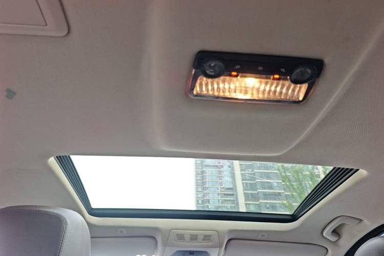 Used BMW 5 Series 2014 525Li Luxury Design Package Headliner