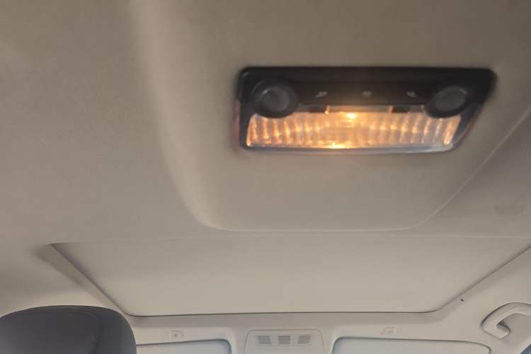 Used BMW 5 Series 2014 525Li Luxury Design Package Headliner