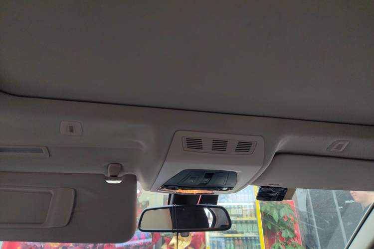 Used BMW 5 Series 2014 525Li Luxury Design Package Headliner