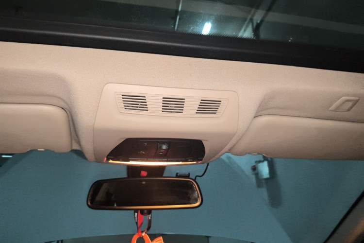 Used BMW 5 Series 2014 525Li Luxury Design Package Headliner