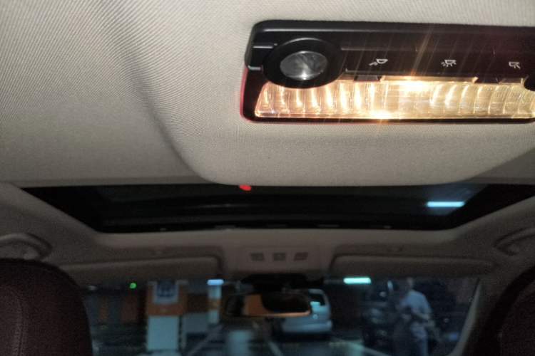 Used BMW 5 Series 2014 525Li Luxury Design Package Headliner