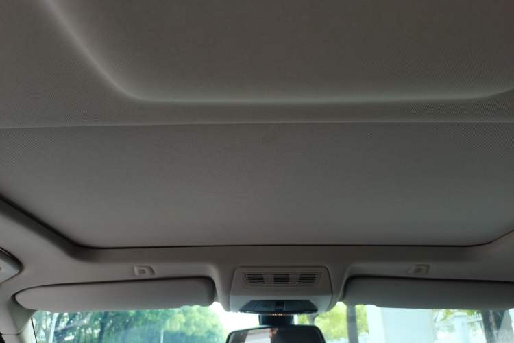 Used BMW 5 Series 2014 525Li Luxury Design Package Headliner