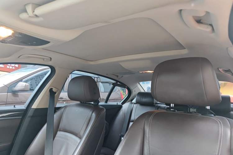 Used BMW 5 Series 2014 525Li Luxury Design Package Headliner