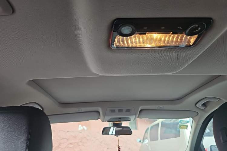 Used BMW 5 Series 2014 525Li Leading Model Headliner