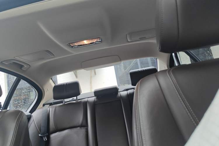 Used BMW 5 Series 2014 525Li Luxury Design Package Headliner