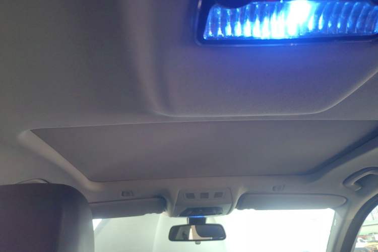 Used BMW 5 Series 2014 525Li Luxury Design Package Headliner