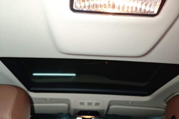 Used BMW 5 Series 2014 528Li Leading Model Headliner
