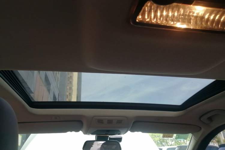 Used BMW 5 Series 2014 525Li Leading Model Headliner