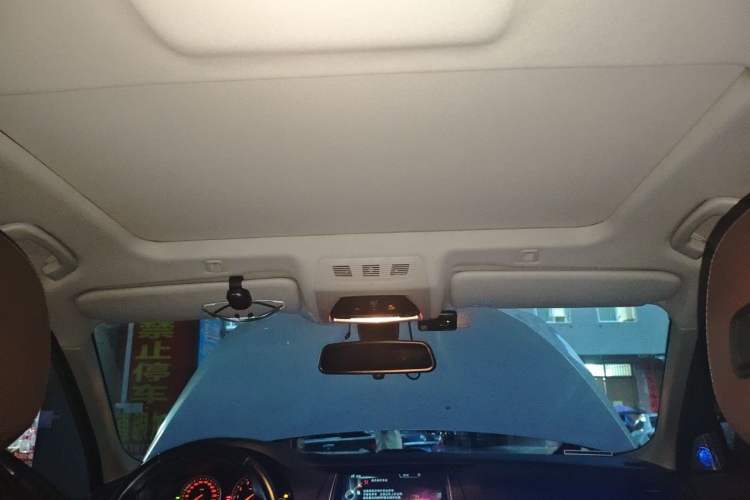 Used BMW 5 Series 2014 525Li Luxury Design Package Headliner