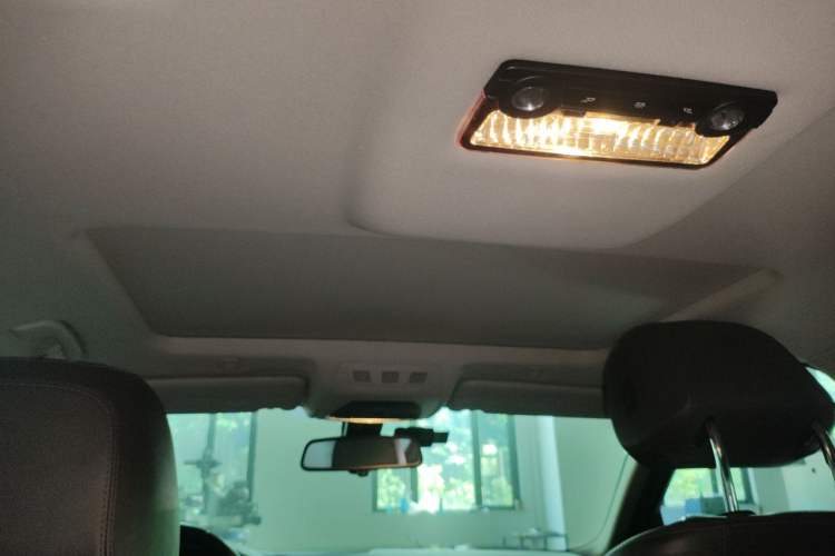 Used BMW 5 Series 2014 525Li Luxury Design Package Headliner