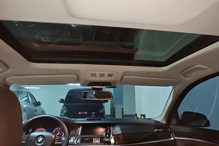 Used BMW 5 Series 2014 525Li Luxury Design Package Headliner