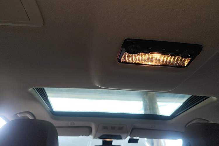 Used BMW 5 Series 2014 525Li Leading Model Headliner
