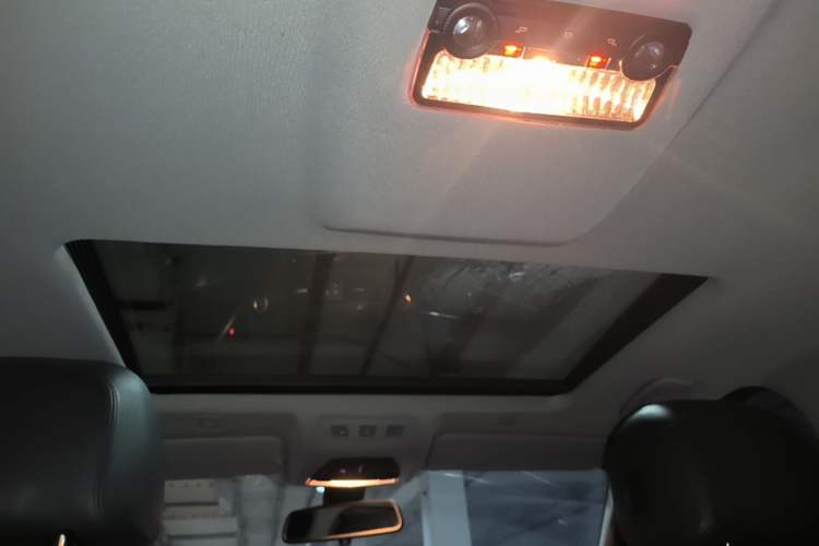 Used BMW 5 Series 2014 525Li Luxury Design Package Headliner