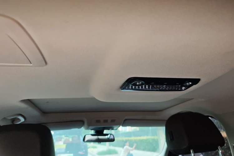 Used BMW 5 Series 2014 525Li Luxury Design Package Headliner