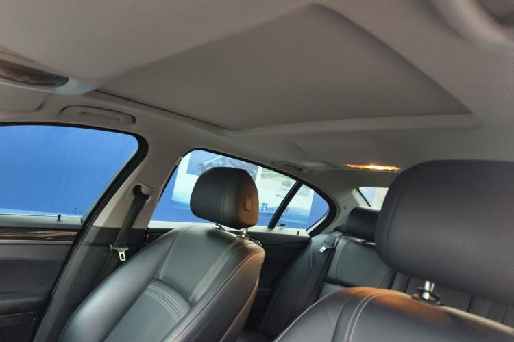 Used BMW 5 Series 2014 525Li Luxury Design Package Headliner