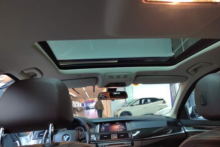 Used BMW 5 Series 2014 525Li Luxury Design Package Headliner