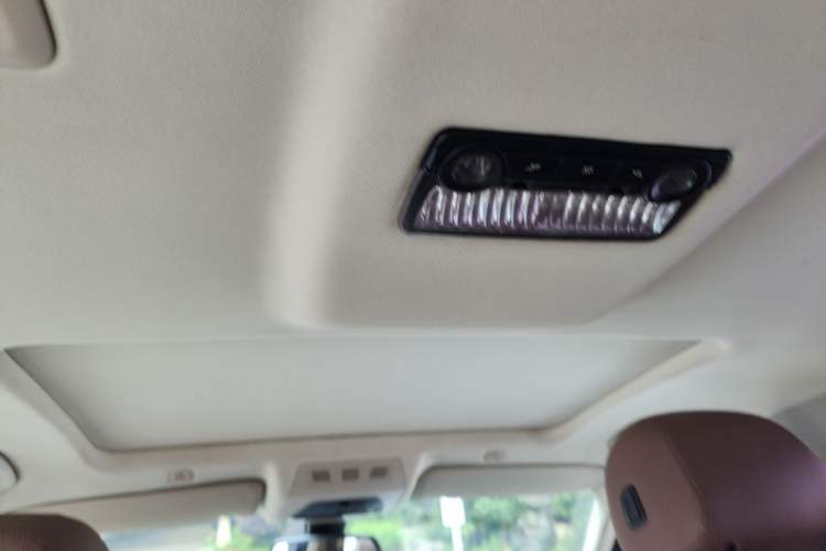 Used BMW 5 Series 2014 525Li Leading Model Headliner