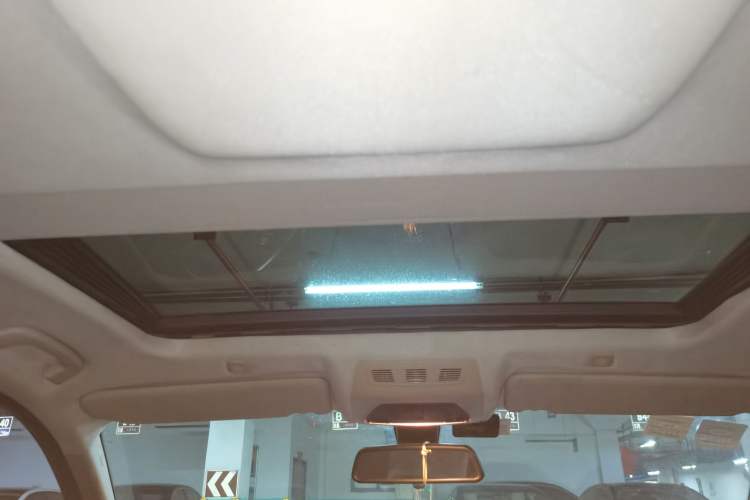 Used BMW 5 Series 2014 525Li Leading Model Headliner