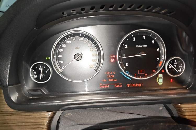 Used BMW 5 Series 2014 525Li Fashion Design Package Instrument Cluster