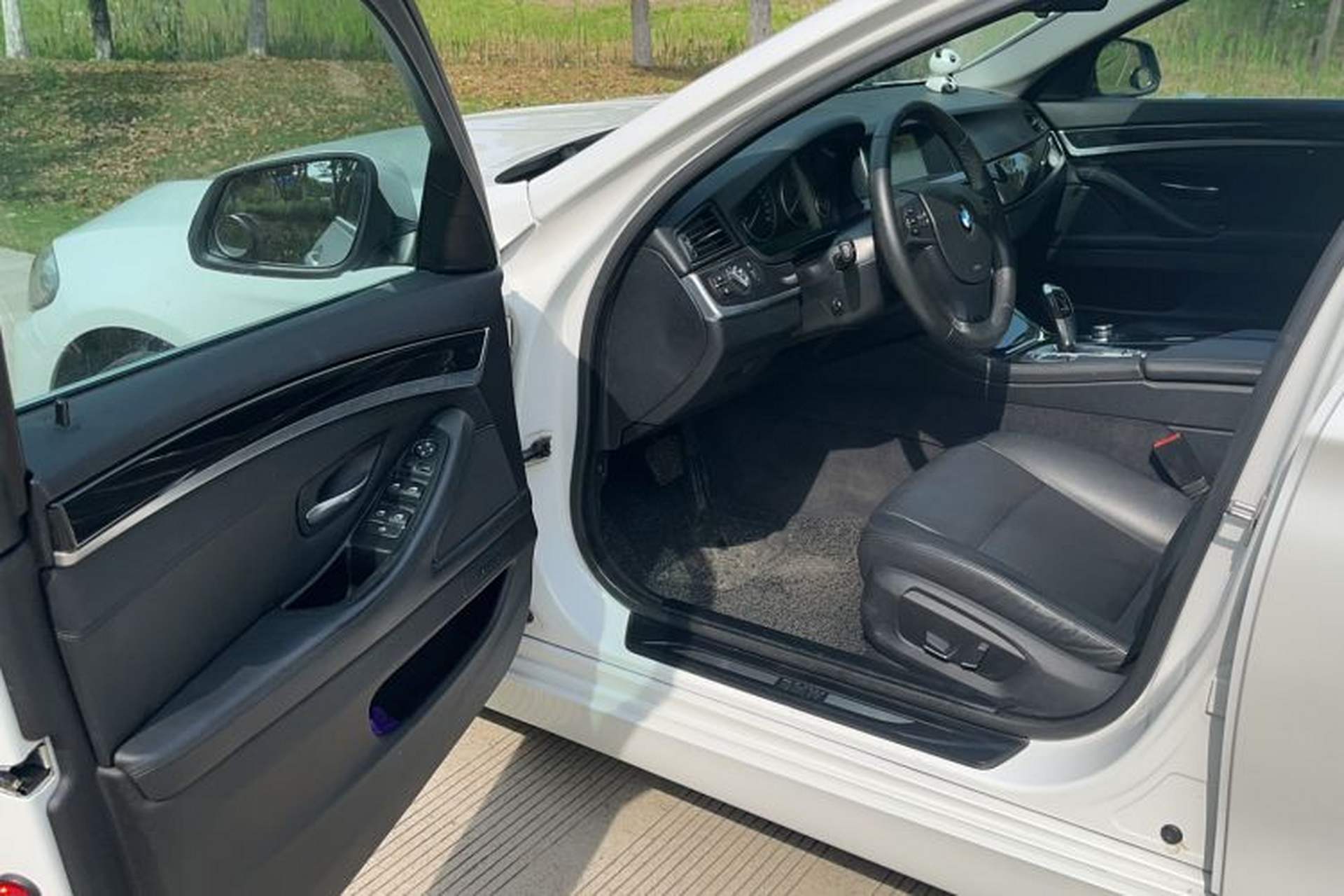 Used BMW 5 Series 2014 520Li Elegant Model Interior 1