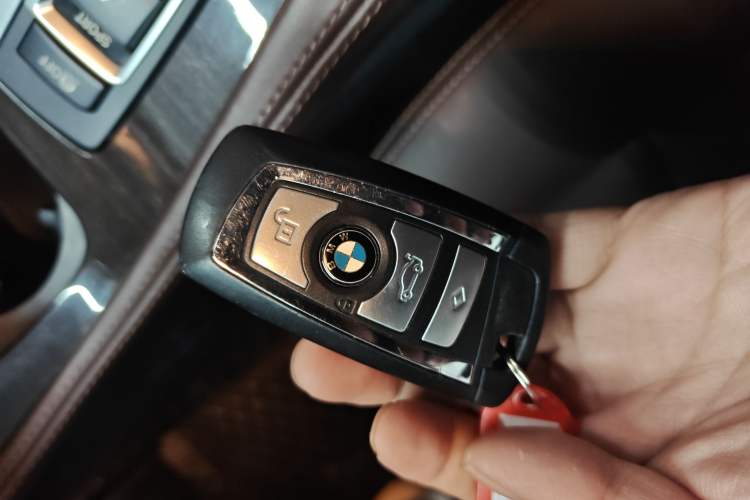 Used BMW 5 Series 2014 525Li Luxury Design Package Interior 1