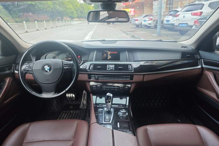 Used BMW 5 Series 2014 525Li Leading Model Interior 1