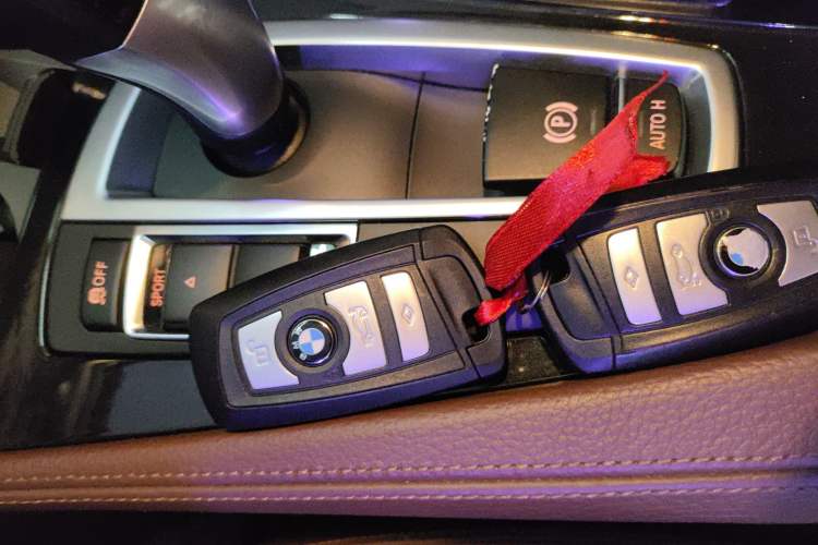Used BMW 5 Series 2014 520i Elegant Edition Interior 1