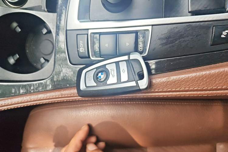 Used BMW 5 Series 2014 520i Elegant Edition Interior 1