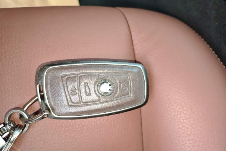 Used BMW 5 Series 2014 525Li Leading Model Interior 1