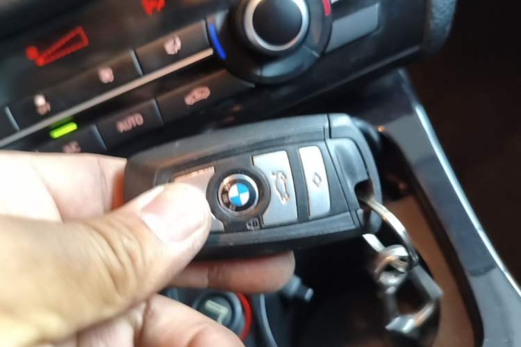 Used BMW 5 Series 2014 520Li Elegant Model Interior 1