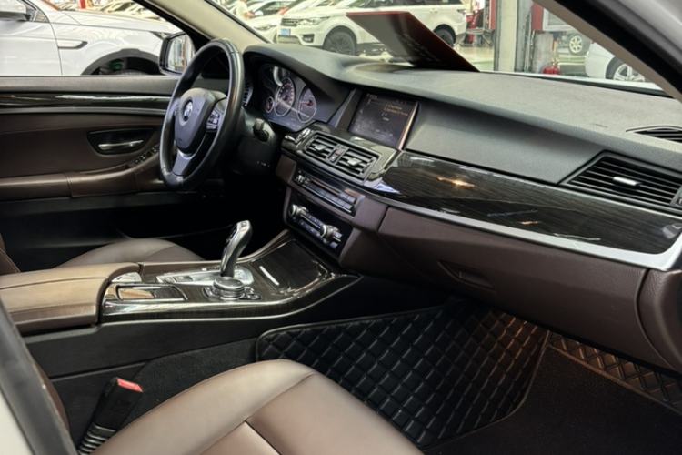 Used BMW 5 Series 2014 525Li Luxury Design Package Interior 1