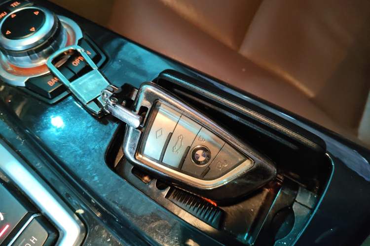 Used BMW 5 Series 2014 520i Elegant Edition Interior 1