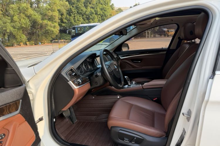 Used BMW 5 Series 2014 525Li Leading Model Interior 1