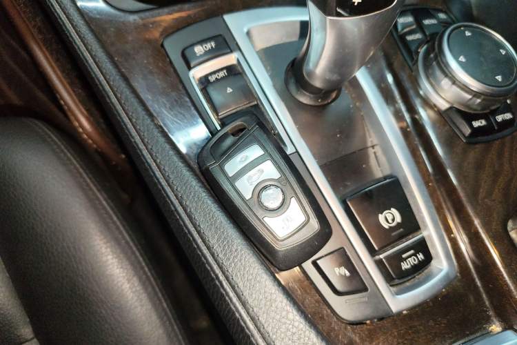Used BMW 5 Series 2014 528Li Leading Model Interior 1