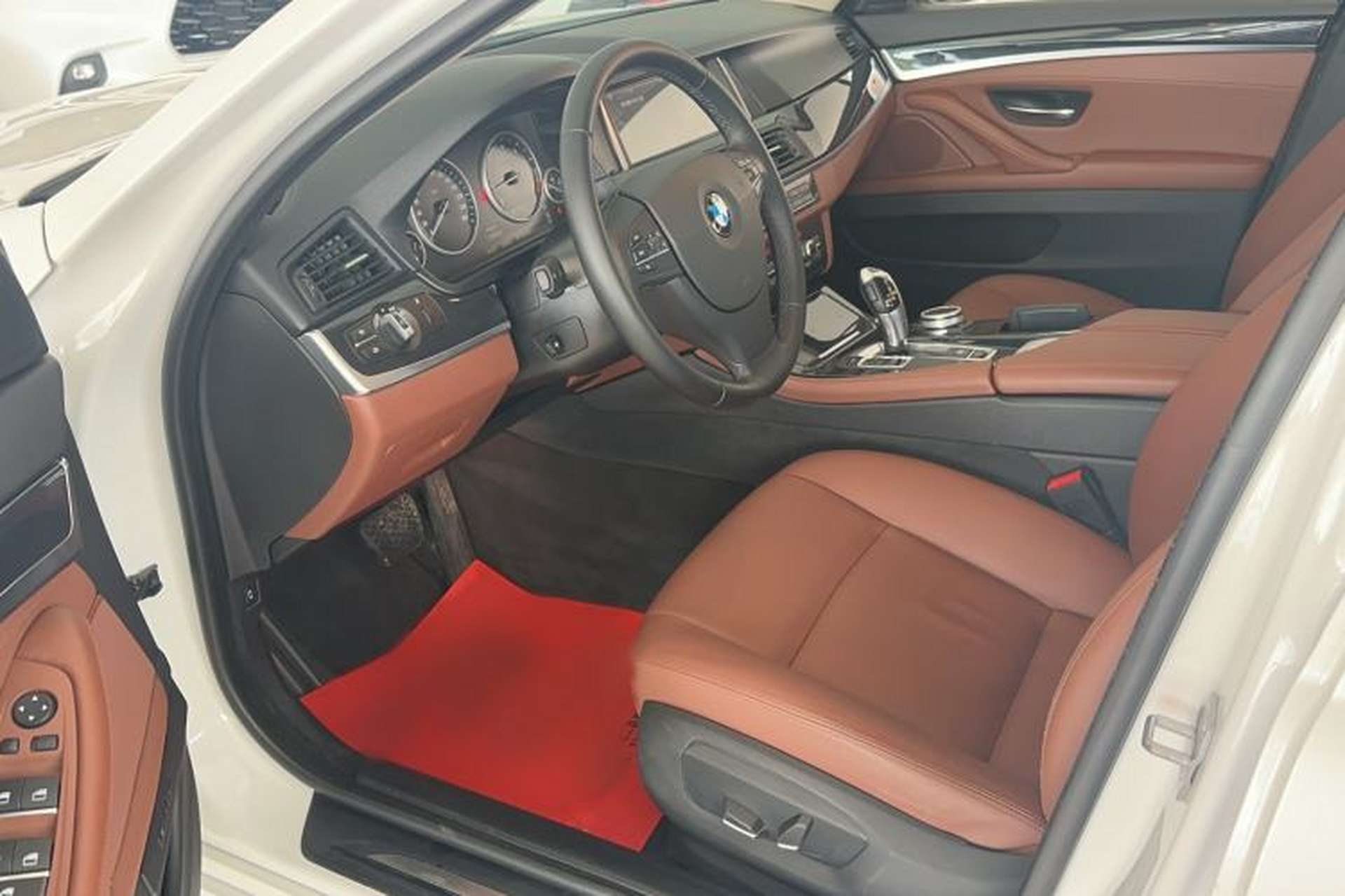 Used BMW 5 Series 2014 520Li Elegant Model Interior 1