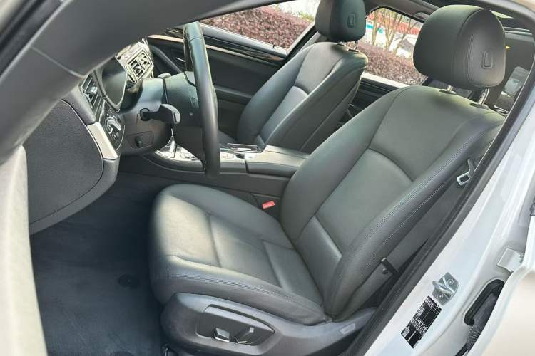 Used BMW 5 Series 2014 520i Touring Edition Interior 1