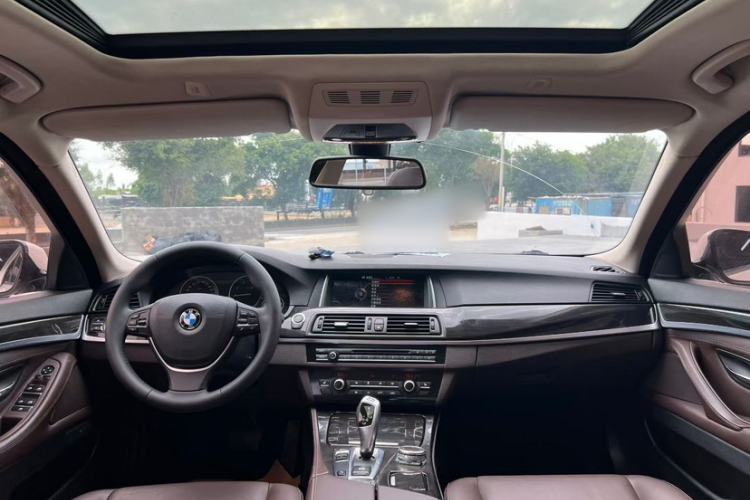 Used BMW 5 Series 2014 525Li Luxury Design Package Interior 1