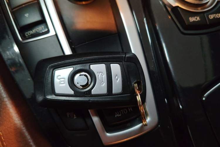 Used BMW 5 Series 2014 520i Elegant Edition Interior 1