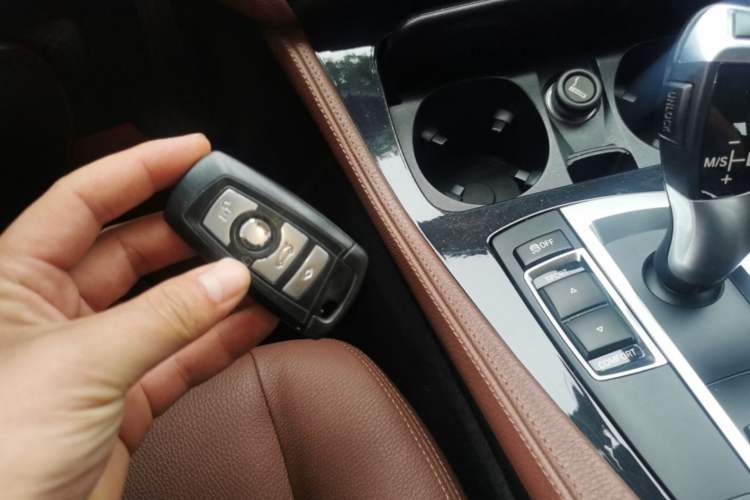 Used BMW 5 Series 2014 520Li Elegant Model Interior 1