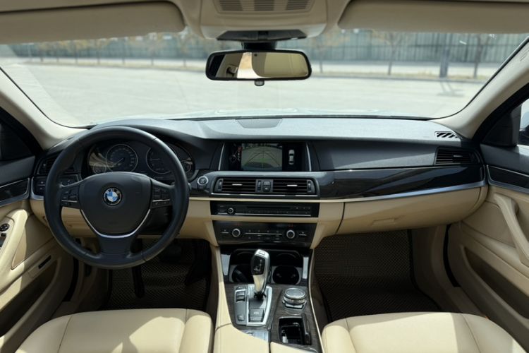 Used BMW 5 Series 2014 525Li Luxury Design Package Interior 1