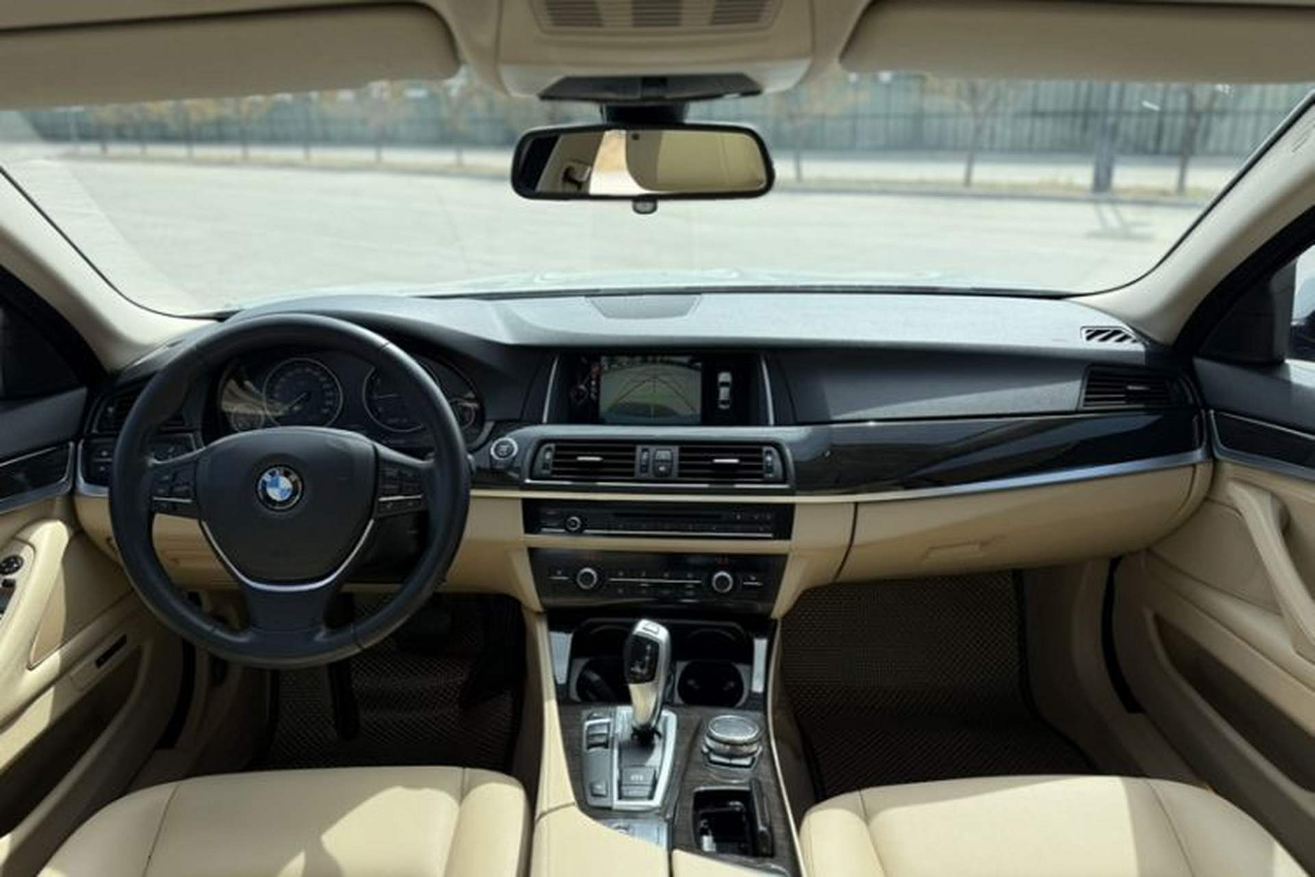 Used BMW 5 Series 2014 525Li Luxury Design Package Interior 1
