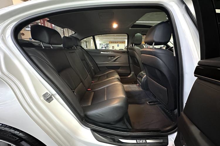 Used BMW 5 Series 2014 525Li Leading Model Interior 11