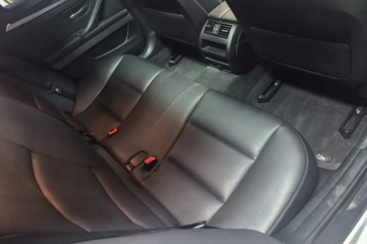Used BMW 5 Series 2014 520i Touring Edition Interior 11